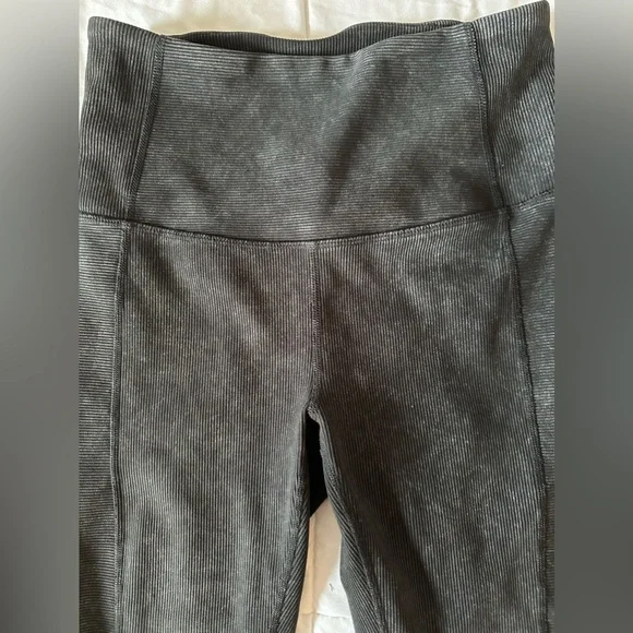 Zella Ribbed Acid Washed Biker Shorts - Picture 3 of 5